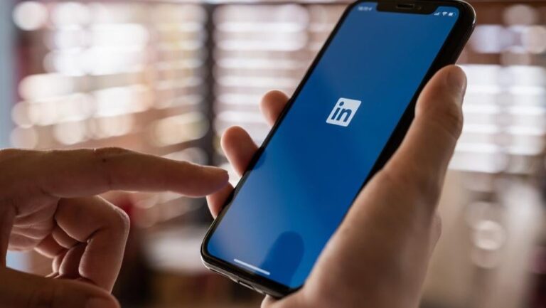 LinkedIn Wants Its AI Bot to Help Find You a Job After You Lose Your ...