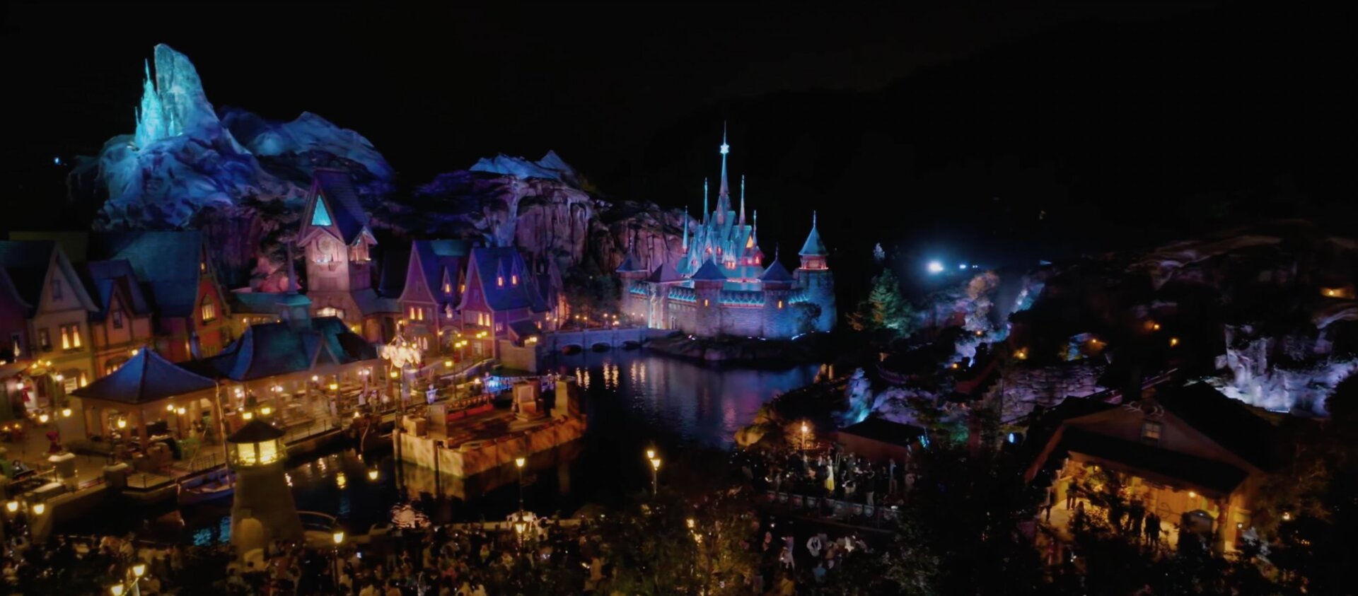 Hong Kong Disneyland World of Frozen