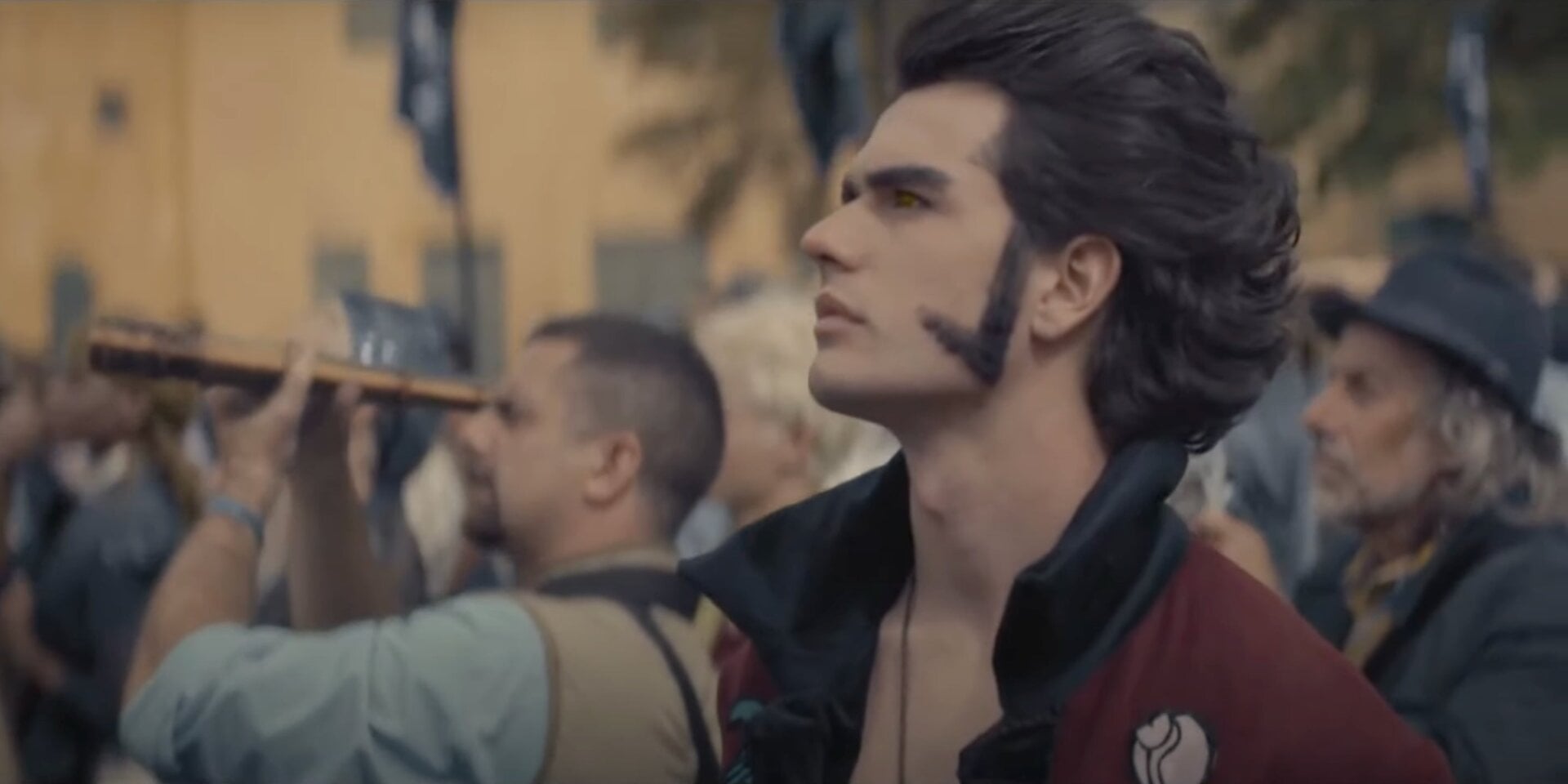 Do we spy a young Mihawk?