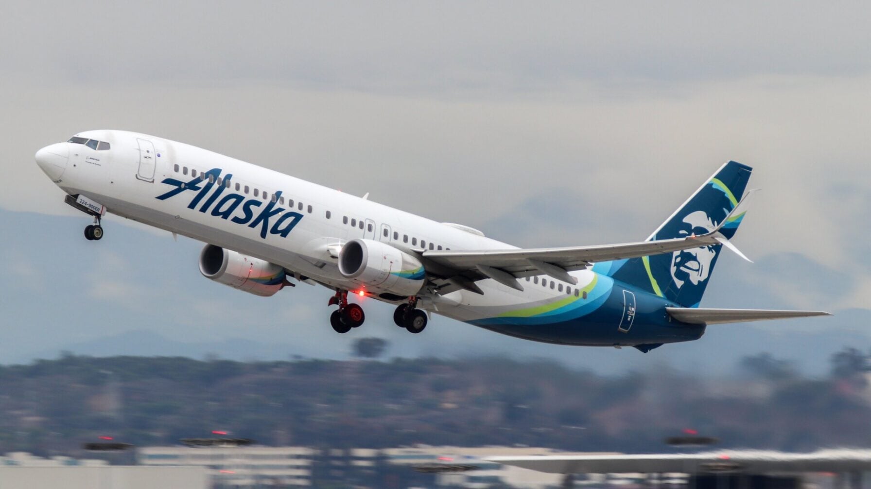 Plane Flight Computer Computer Glitch Grounds Every Alaska Airlines Flight