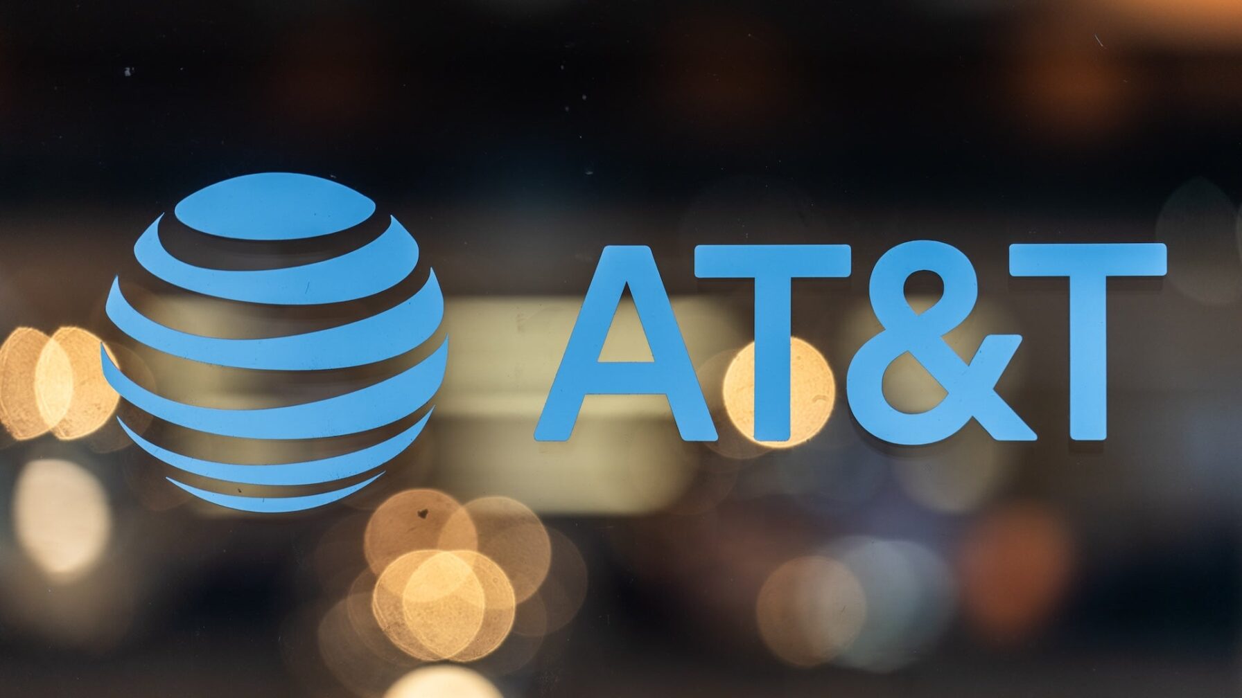 AT&T Offers $5 Credit for Service Outage, Gets Everyone Talking About ...