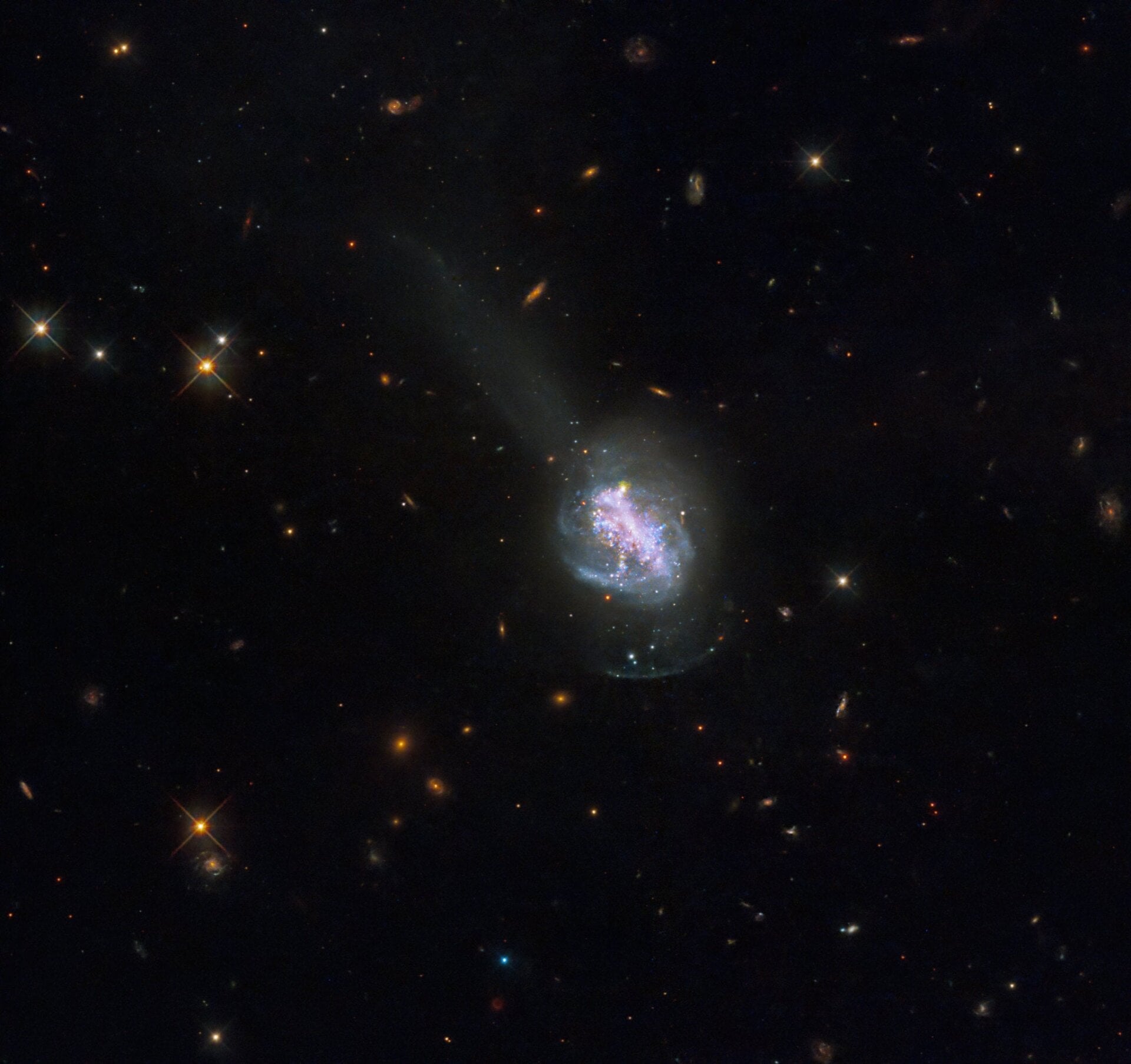 Image: NASA, ESA, and R. Chandar (University of Toledo); Processing: Gladys Kober (NASA/Catholic University of America)