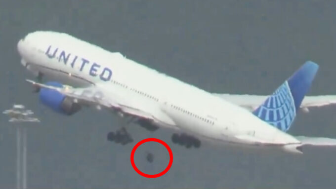 Wheel Falls Off United Airlines Boeing Plane in Mid-Air (4 min)