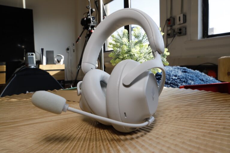 Alienware Pro Wireless Headset Review: Old School Sound Cannons