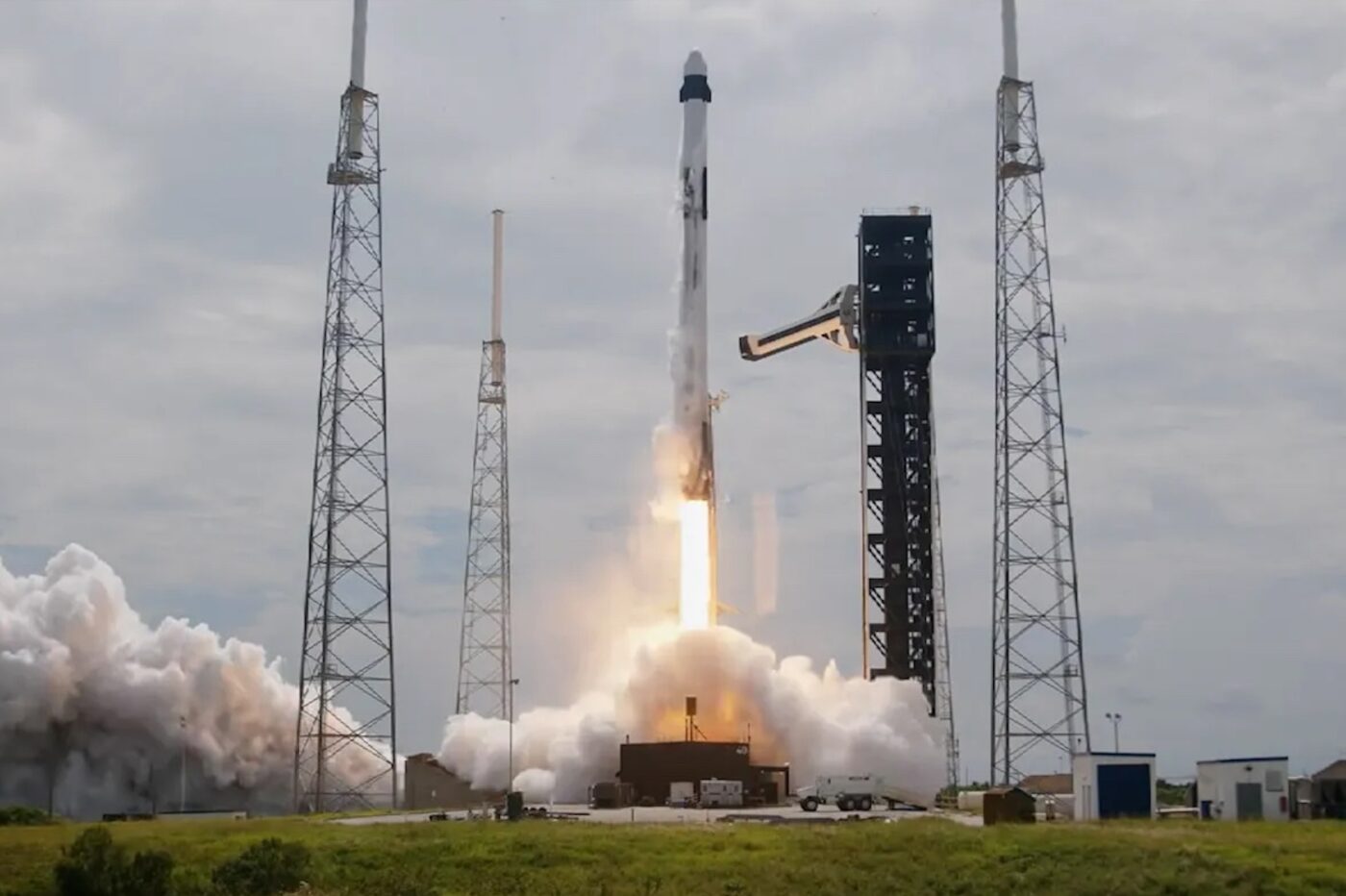 FAA Launches Investigation Into Falcon 9's Missed Splashdown After Crew ...