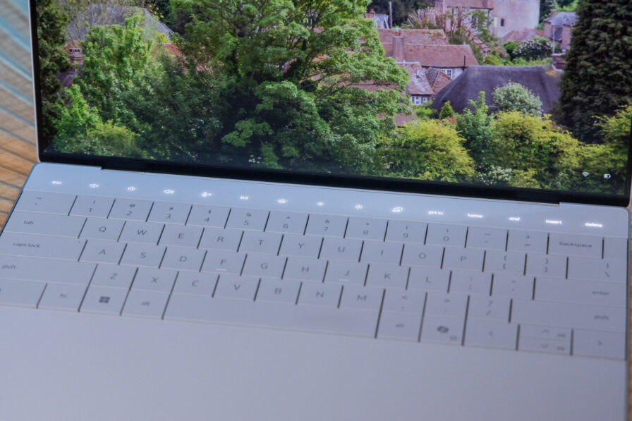 Dell XPS 13 (2024) With Lunar Lake Review: Ultra Light and Extra