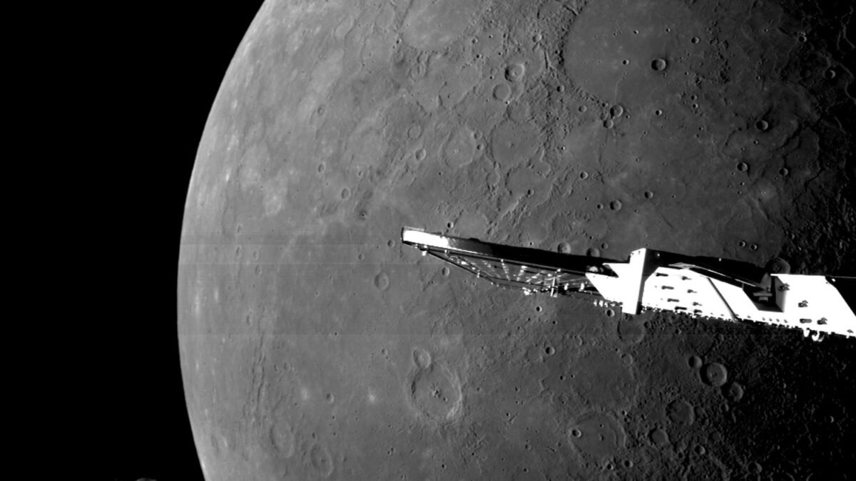 Spacecraft Captures Spectacularly Detailed Images of Mercury's