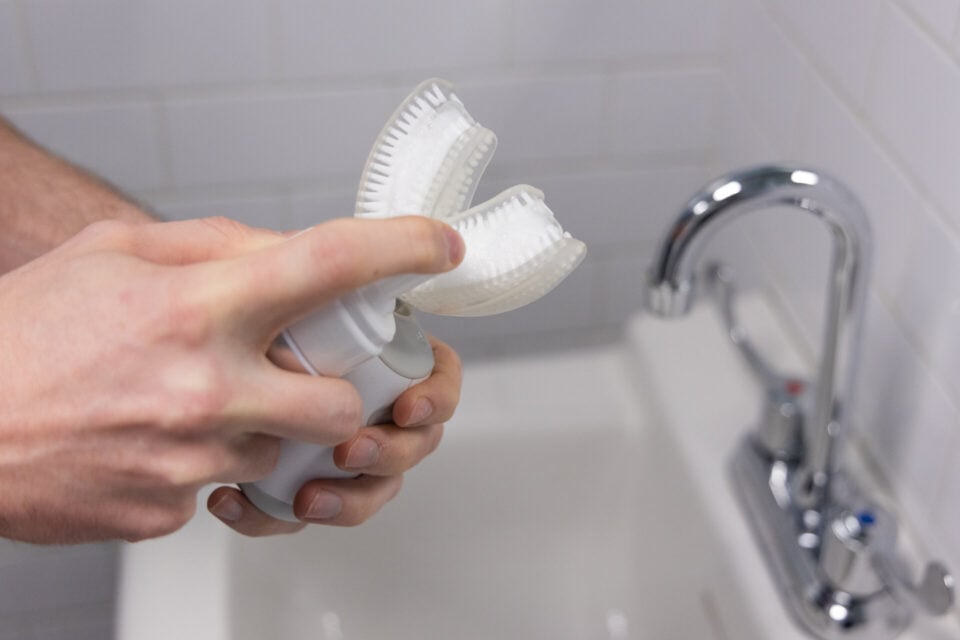 Feno Smartbrush Review: The Worst Thing I've Ever Shoved in My Mouth