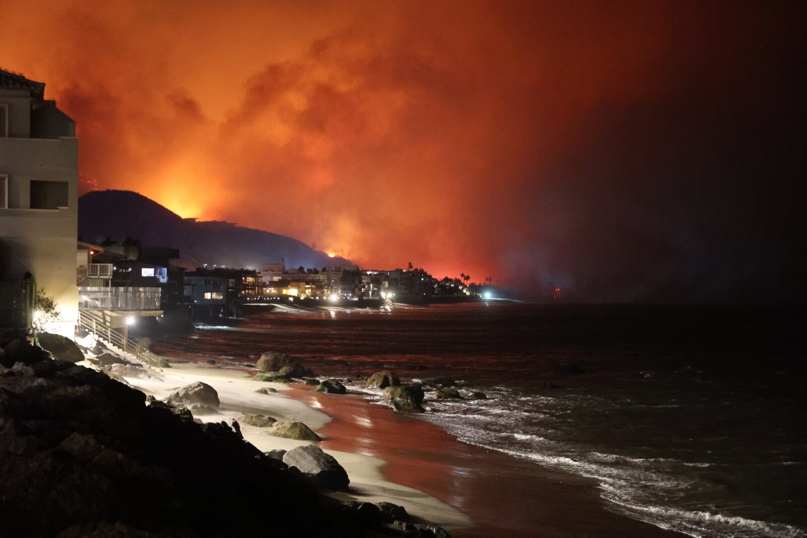 Los_Angeles_Palisades_Fire-1600x1067 image