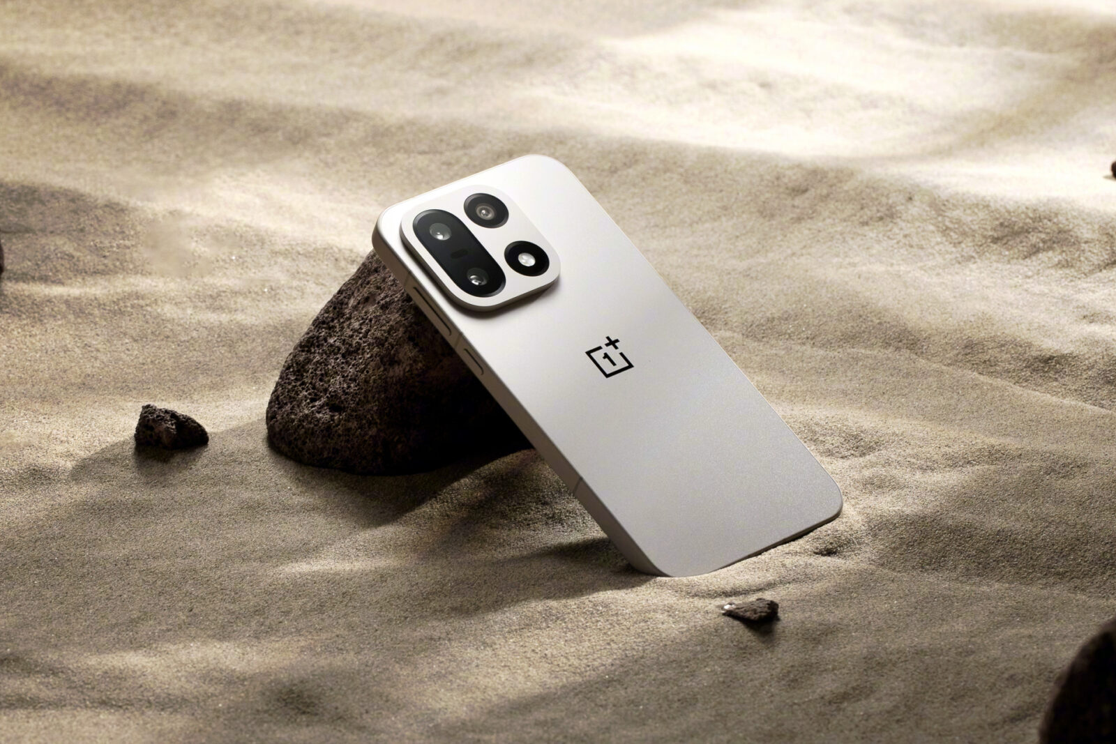 The OnePlus 15 Is One of the First Phones That Could Kick the iPhone 17 ...