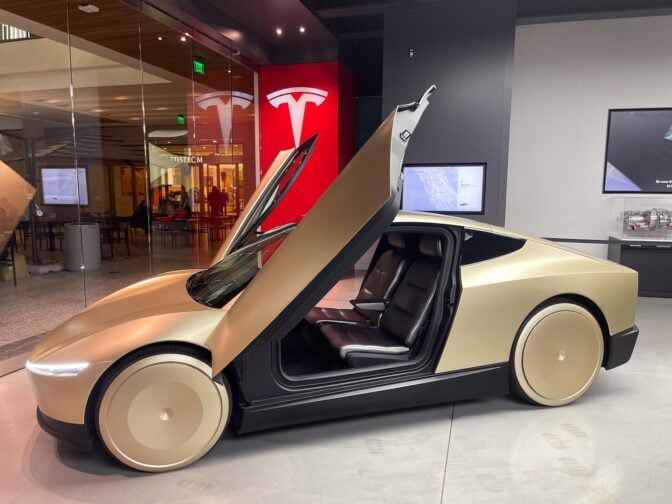 First Responders May Have to Push Tesla’s Cybercabs, Turn Front Wheels ...