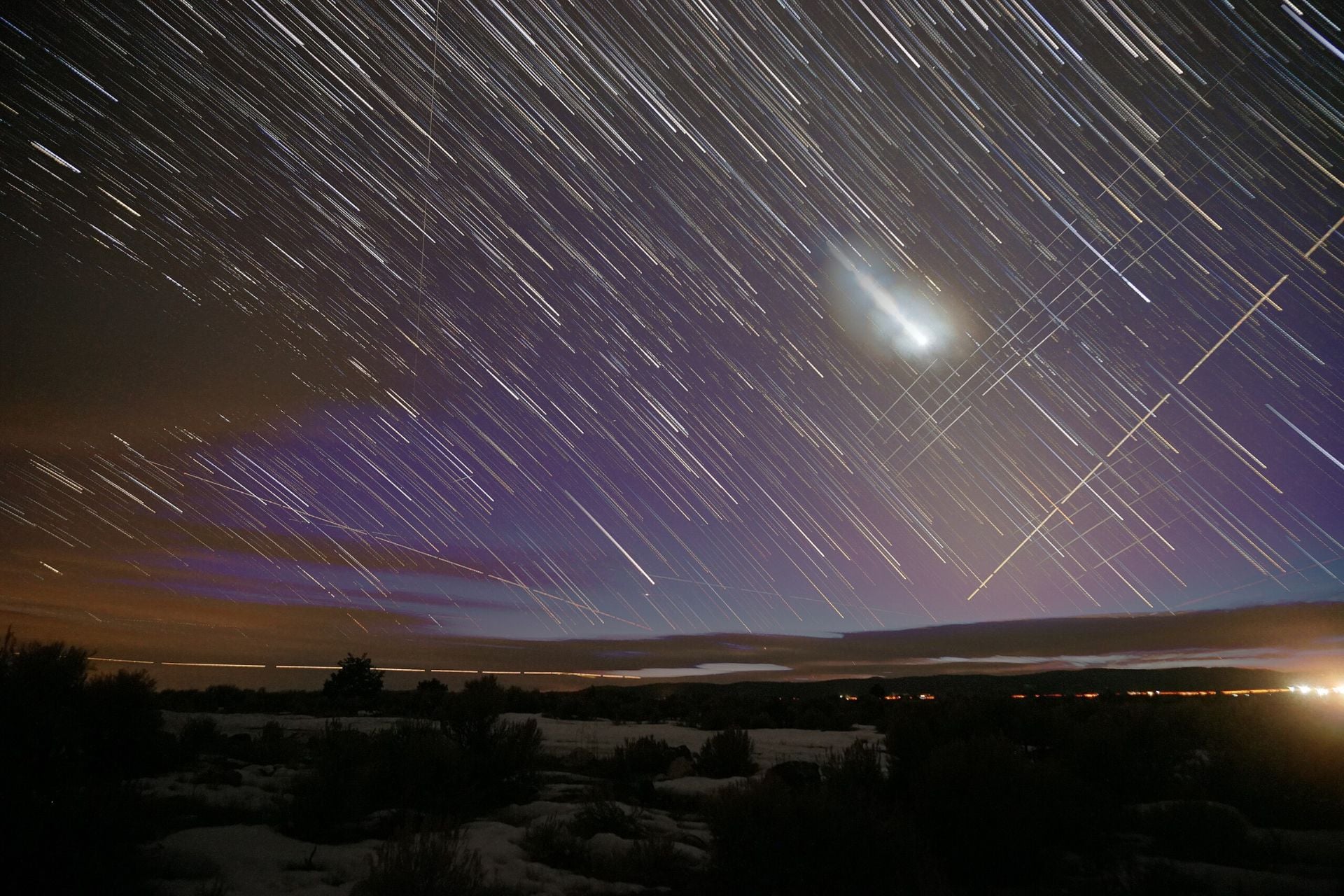 Thousands of Starlink satellites orbit the Earth 