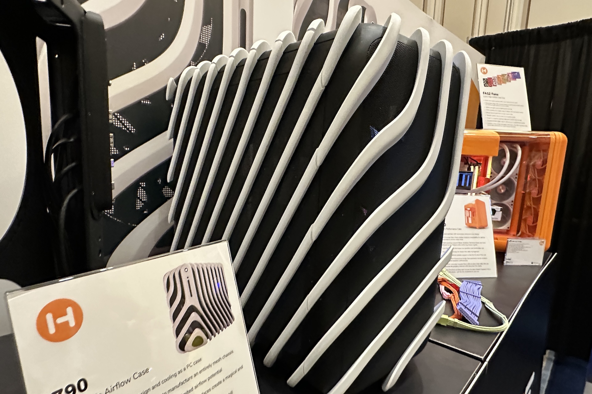 Hyte Z90 Desktop Case