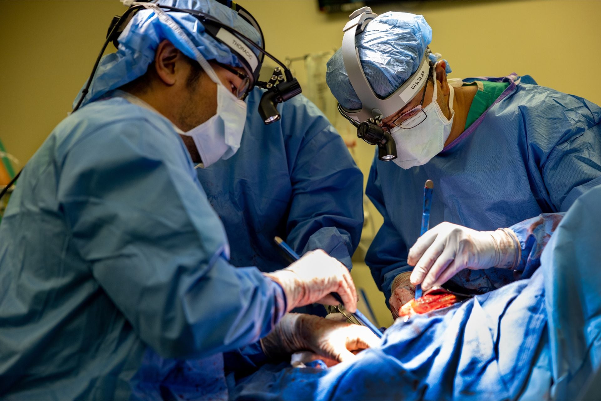 Northwestern surgeons performing the procedure to remove the man's lungs and install the TAL system.