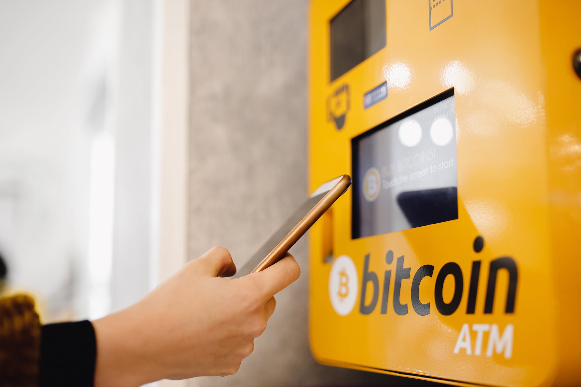 Contactless,atm,machine,for,payment,by,bitcoin,cryptocurrency.,concept,pay