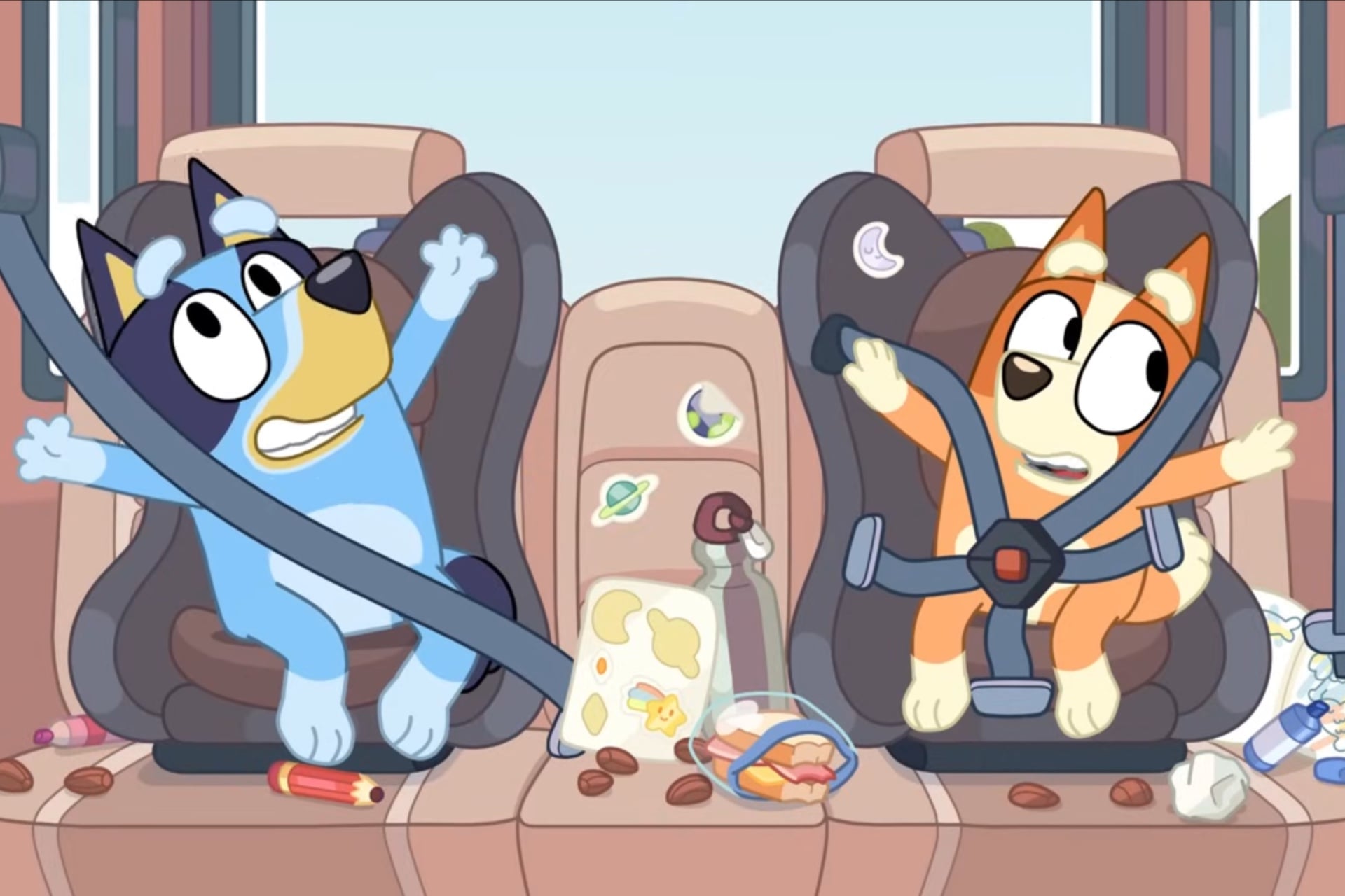 Some sisterly antics in the minisode 'Flying Saucer.'