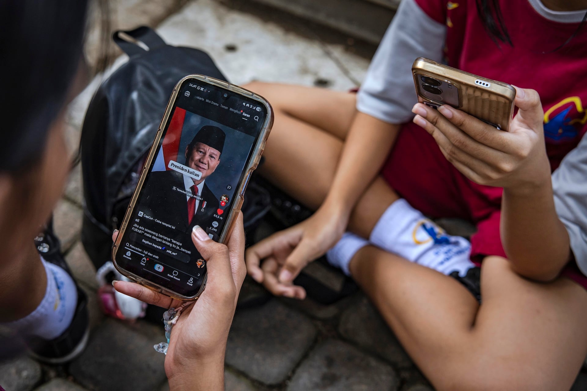Kids using smartphones in Indonesia