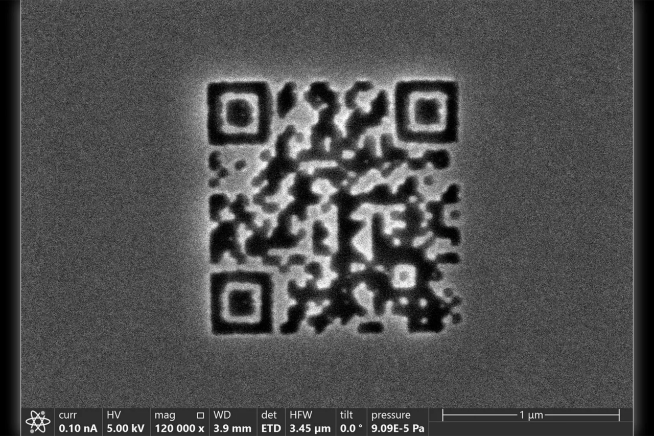 World's smallest QR code