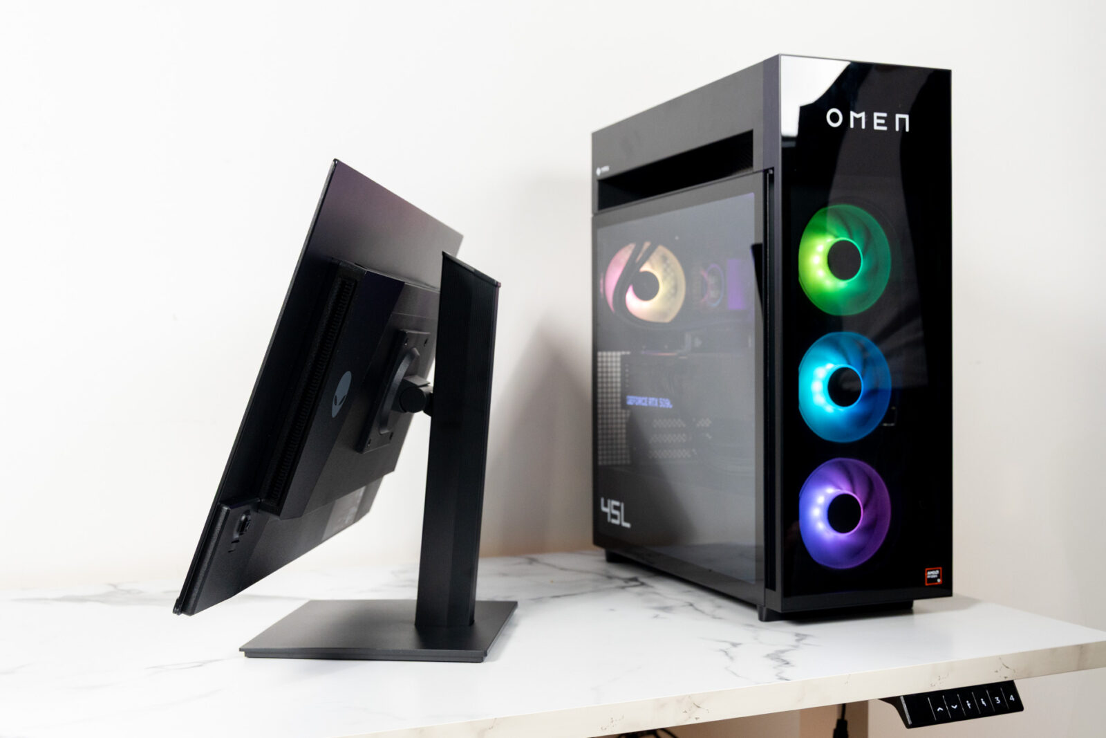 Alienware's $350 QD-OLED Gaming Monitor Nixes Everything for a Pretty ...