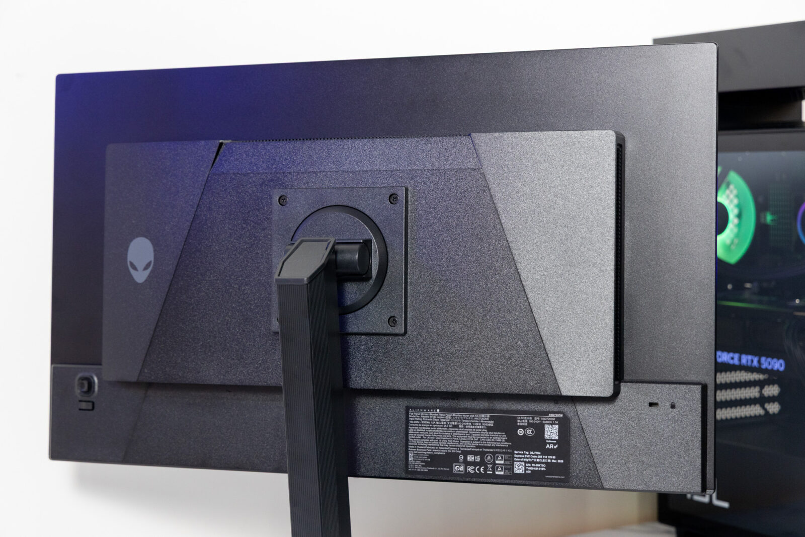 Alienware's $350 QD-OLED Gaming Monitor Nixes Everything for a Pretty ...