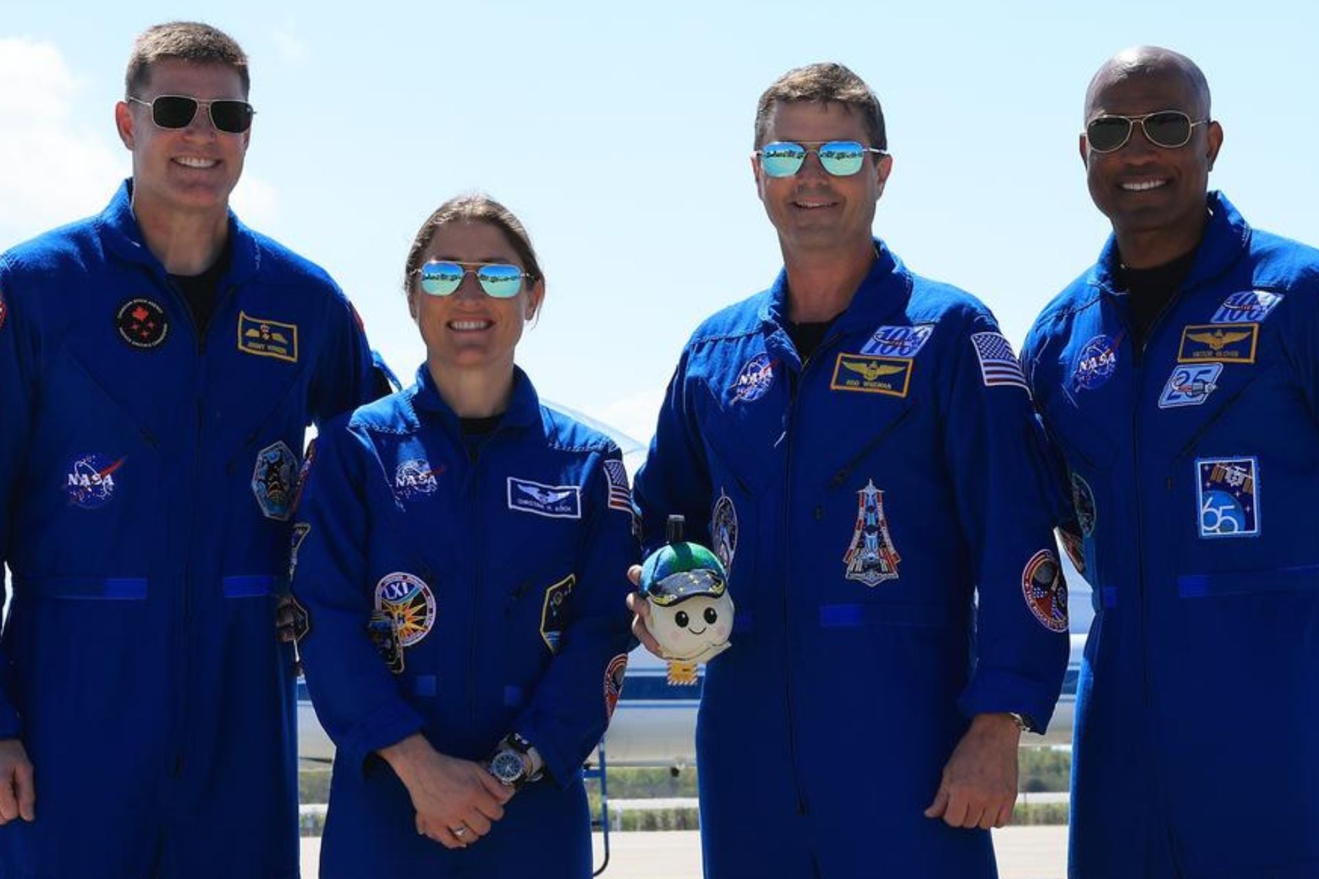 Artemis 2 Crew poses with zero gravity indicator