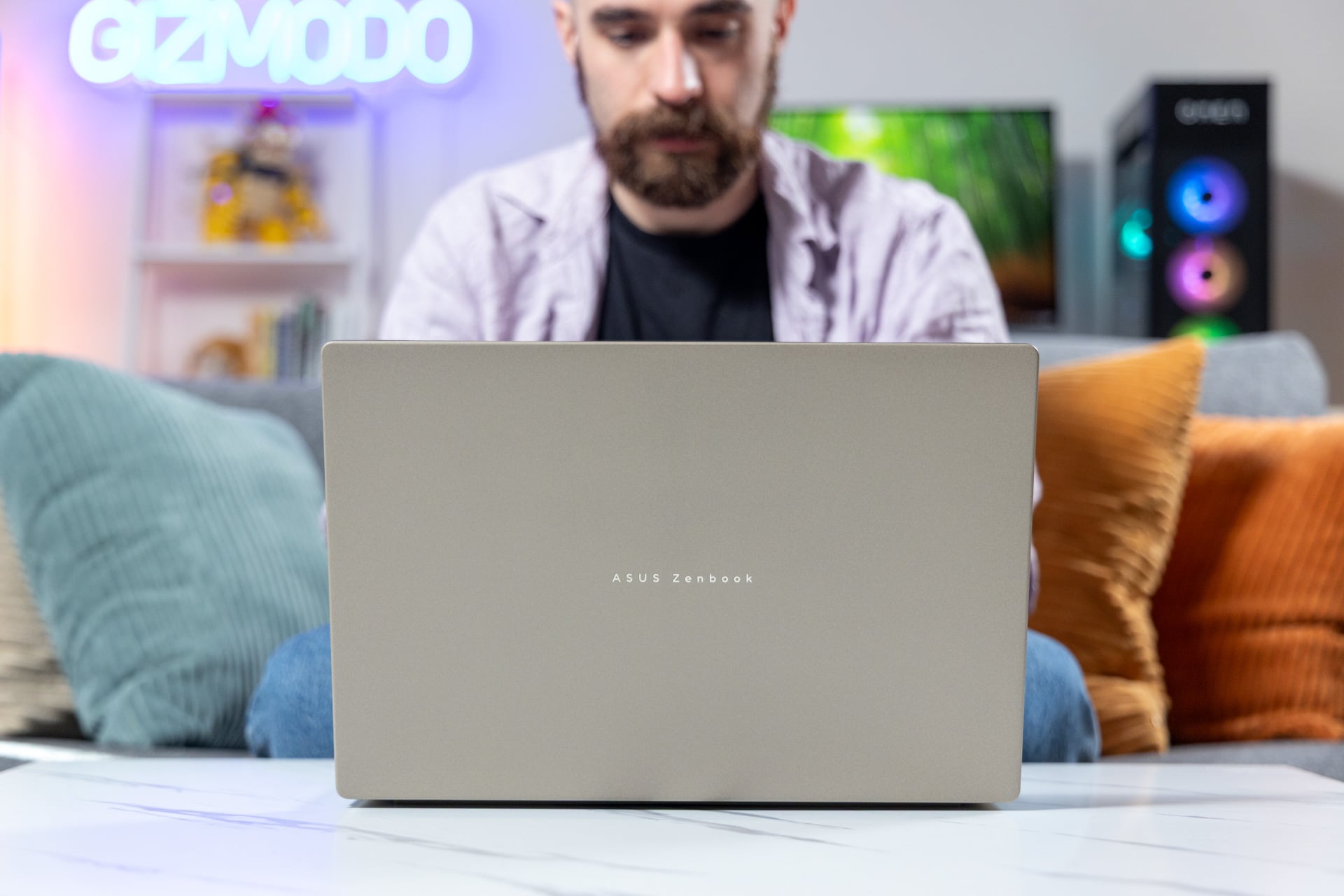 Asus Zenbook A16 Review 01