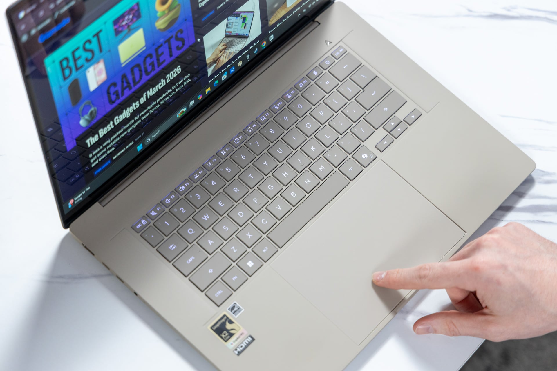 Asus Zenbook A16 Review 03