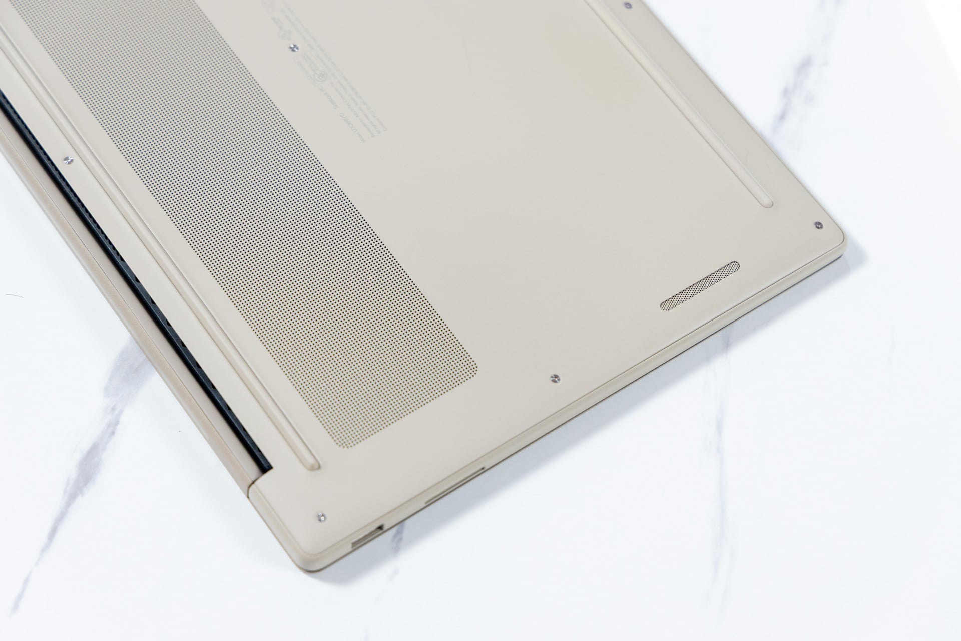 Asus Zenbook A16 Review 16