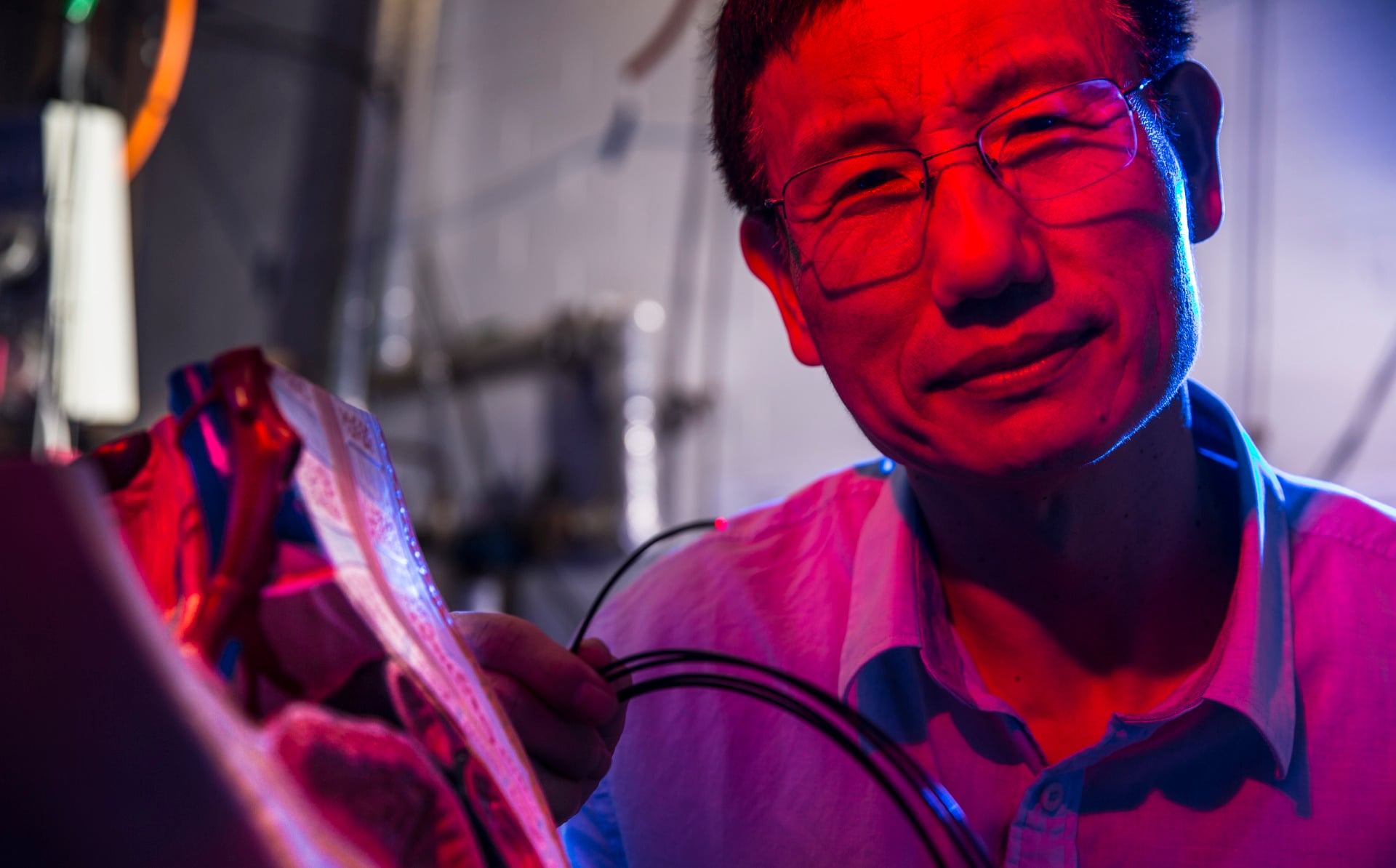 Physicist Bends Light With Gravity to Make New Mobile Sensing Device