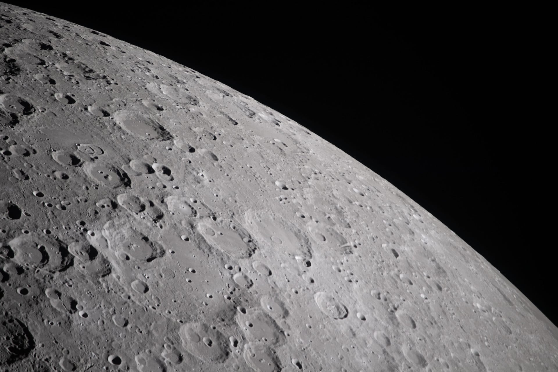 During its lunar flyby, the Artemis 2 crew captured cratered terrain, revealing the Moon’s rugged, collision-scarred surface.