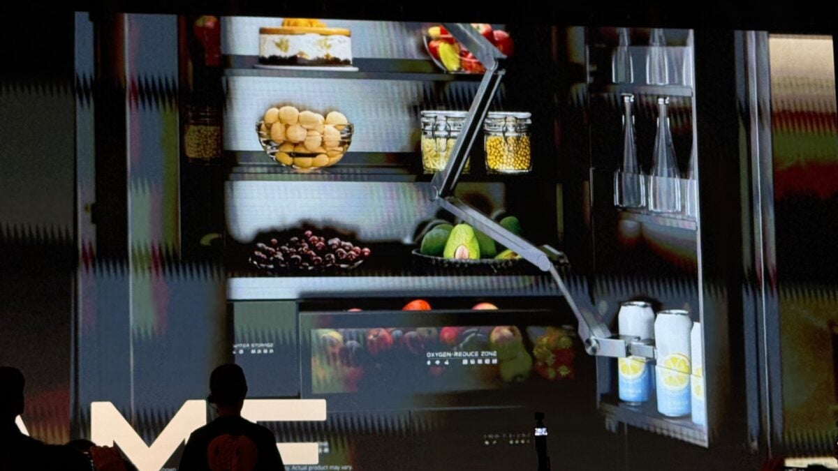 Dreame's Smart Fridge Has a Robot Arm That Can Put Your Groceries Away for You