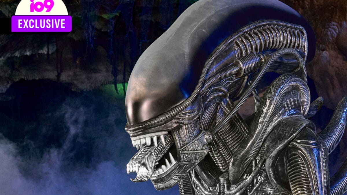 Scare Your Neighbors With Life-Size 'Alien' Animatronic (Exclusive)