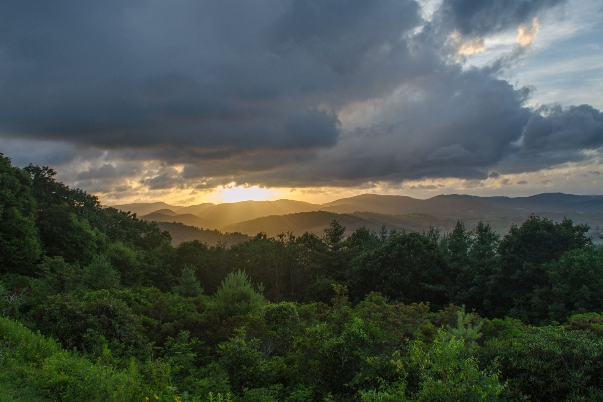 gizmodo.com - Ellyn Lapointe - An Untapped Energy Goldmine Is Buried Beneath the US-and No, It's Not Oil