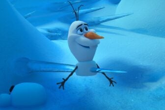 Zbliżenie na twarz robota Olaf