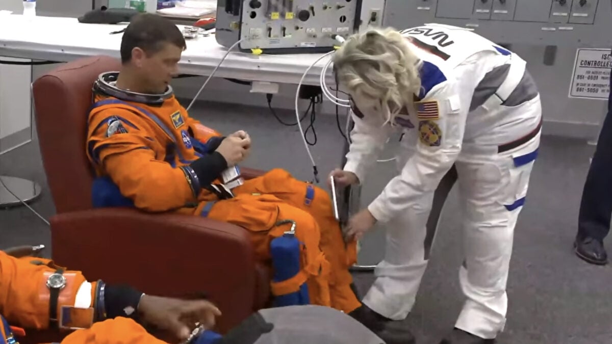 I Regret to Inform You That the Artemis II Astronauts Are Having Lots of Screen Time