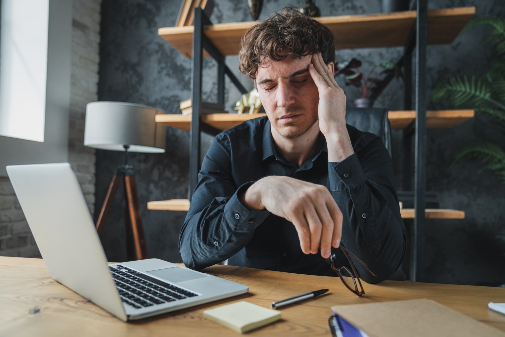 Stock photo of a young and stressed worker in front of a laptop