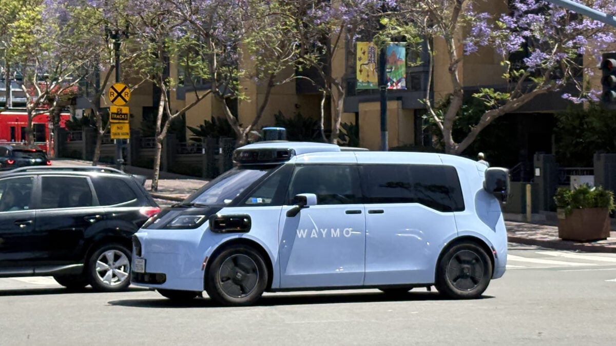 California Cops Can Finally Give Robotaxis Tickets