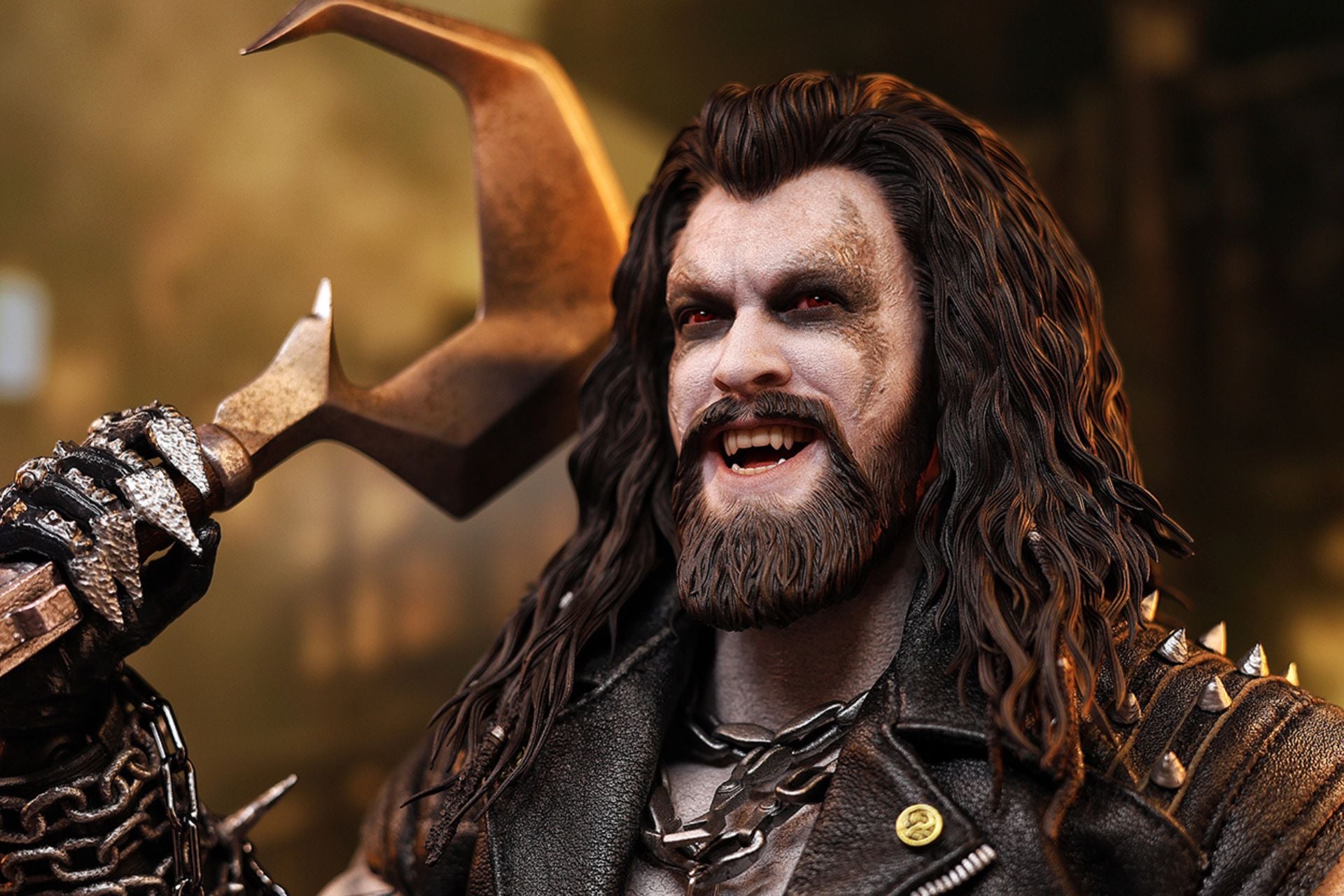 My man! Lobo is finally arriving in Supergirl. Check him out.