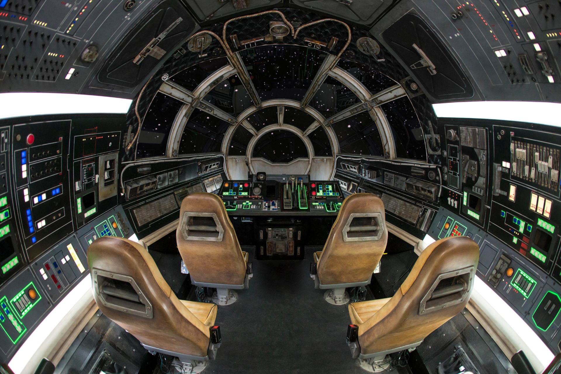 Time to jump back in the cockpit and ride Millennium Falcon: Smuggler's Run.
