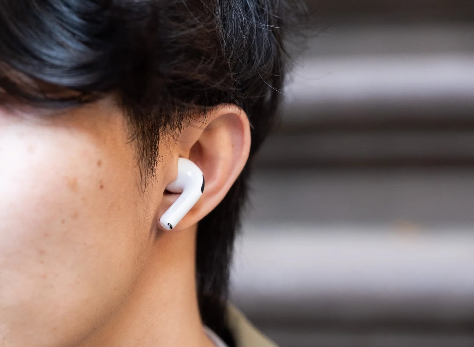 gizmodo.com - Mike Pearl - More Than a Third of All New Podcasts Are AI-Generated