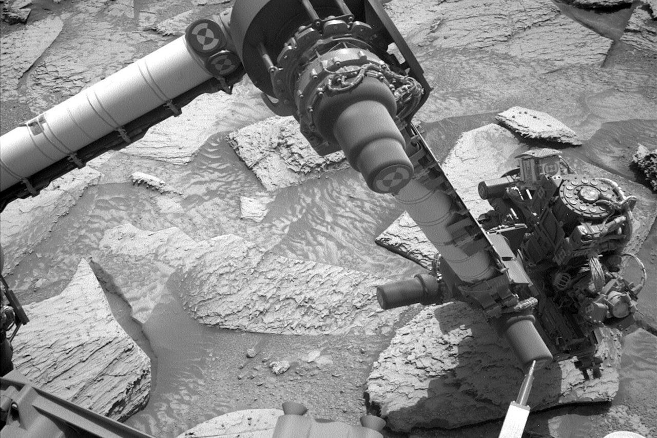 Watch NASA’s Curiosity Rover Struggle to Break Loose From a Rock on Mars