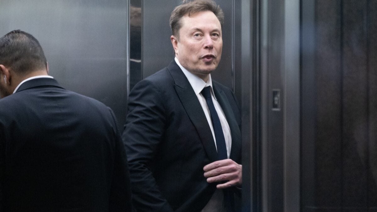 Elon Musk and Tim Cook Will Travel to China With Trump: Report