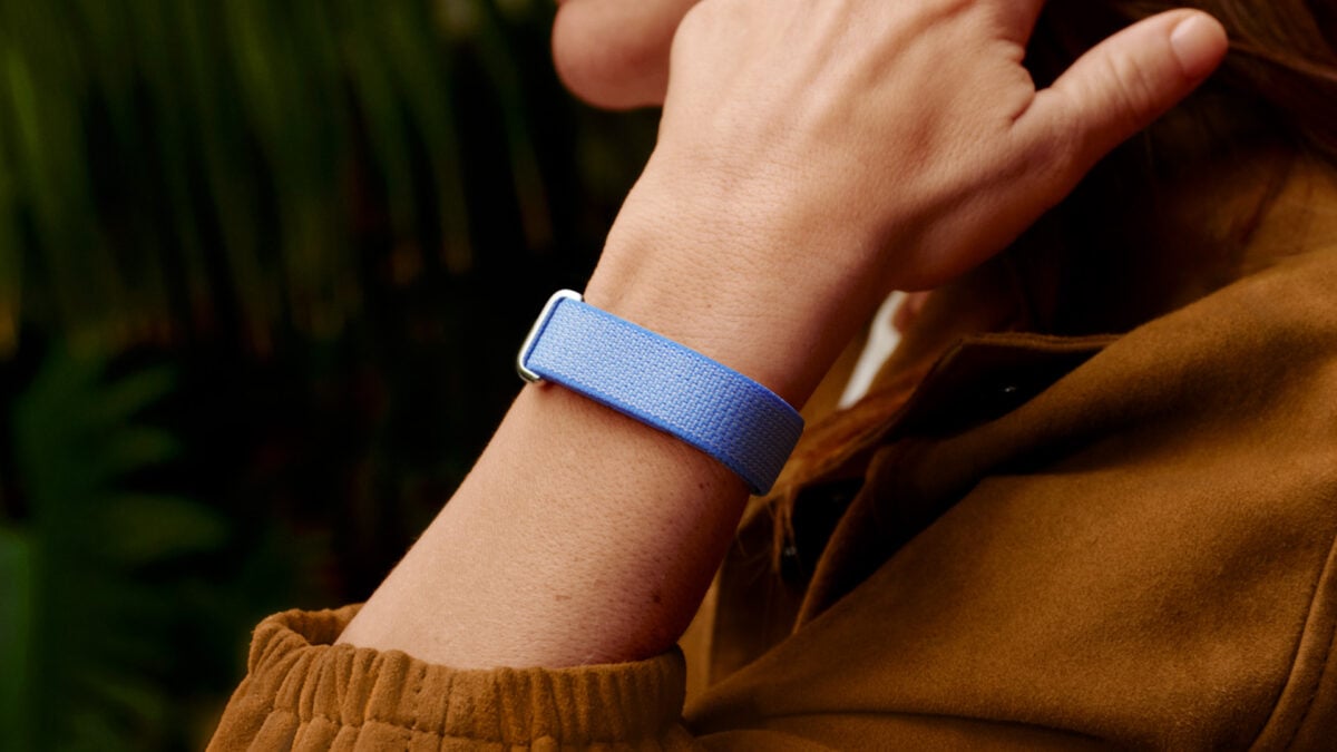 Google Is Letting Anyone Make Their Own Fitbit Air Bands