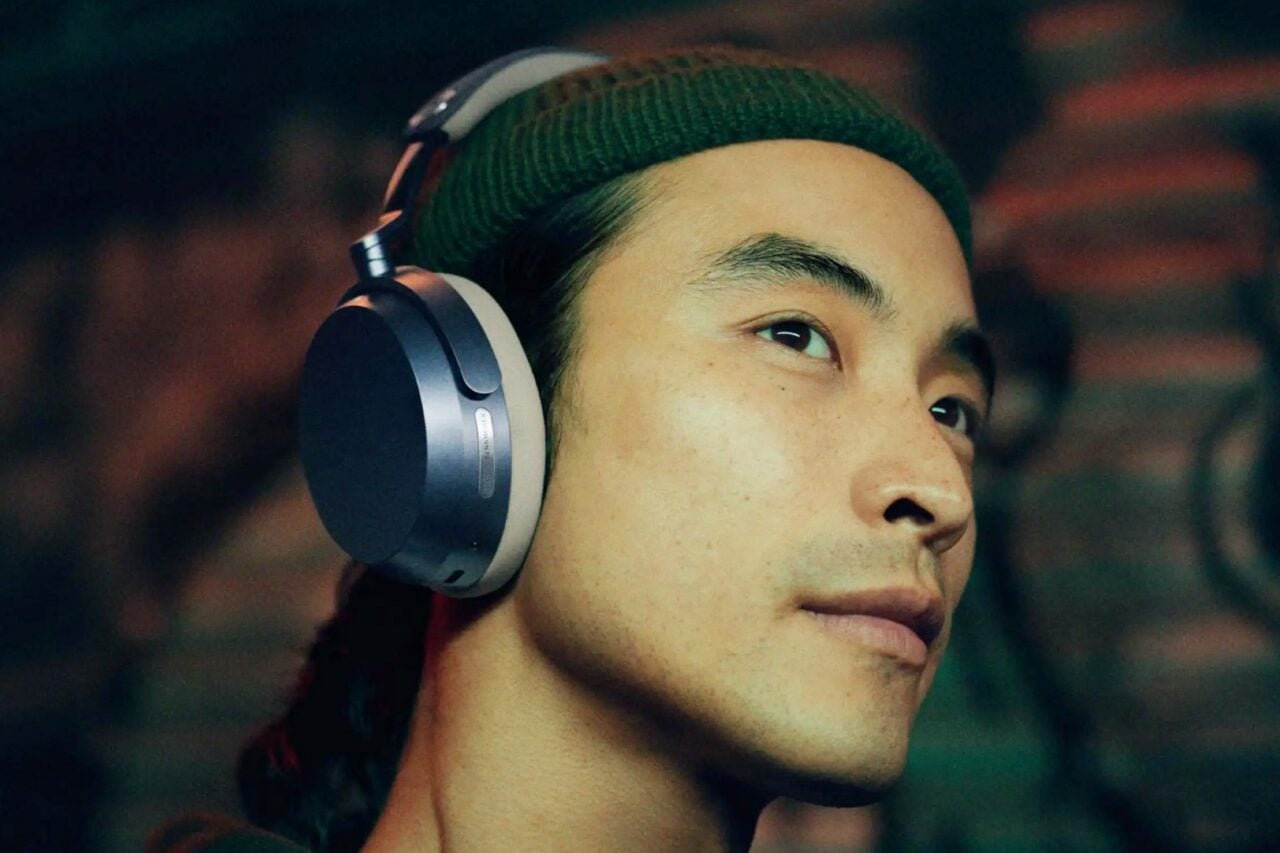 Momentum 5 wireless headphones