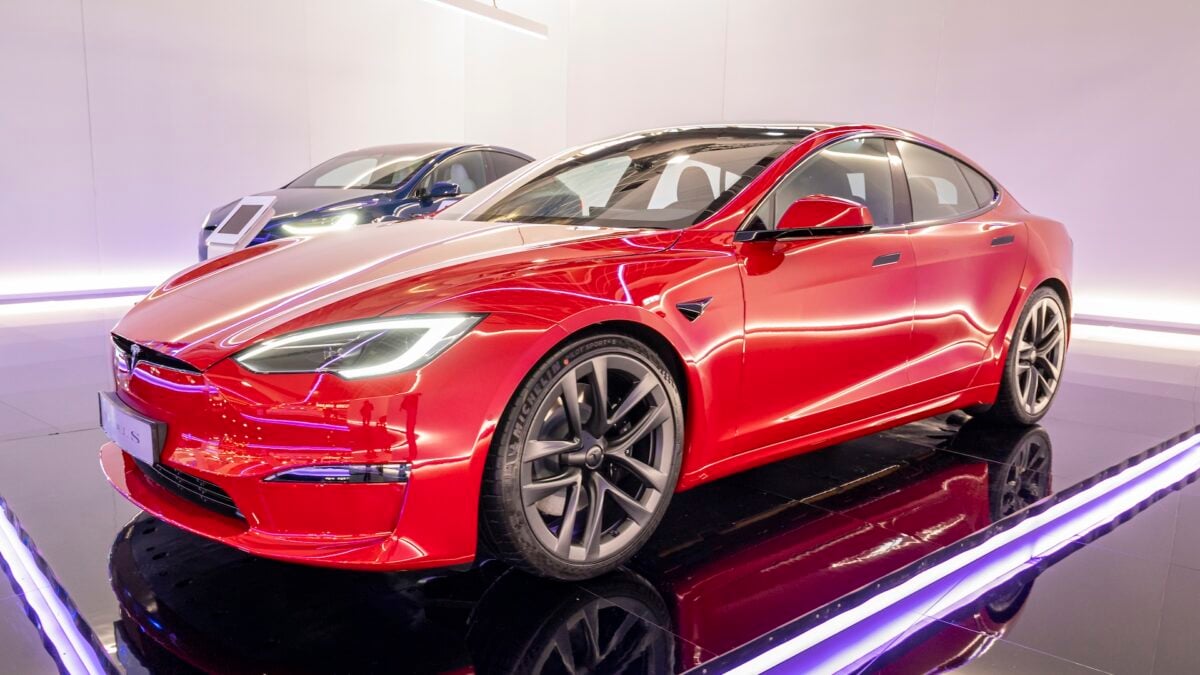 Last Tesla Model S and X Roll Off Production Line