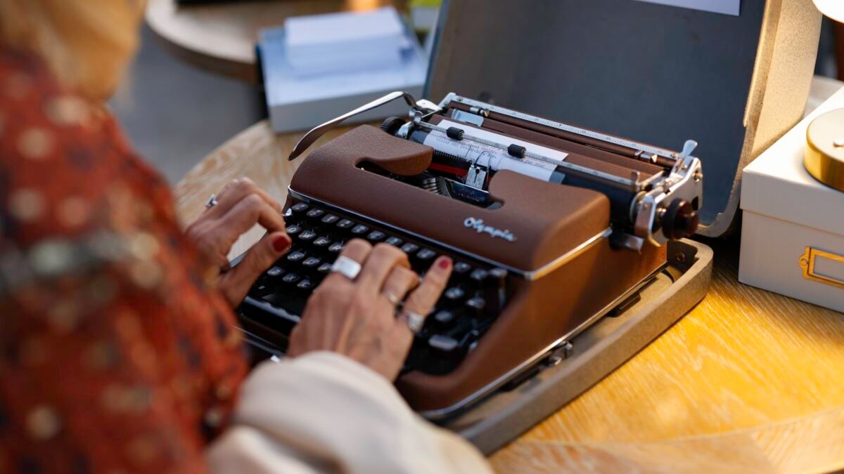 Literary Prize Winner Faces AI Authorship Allegations