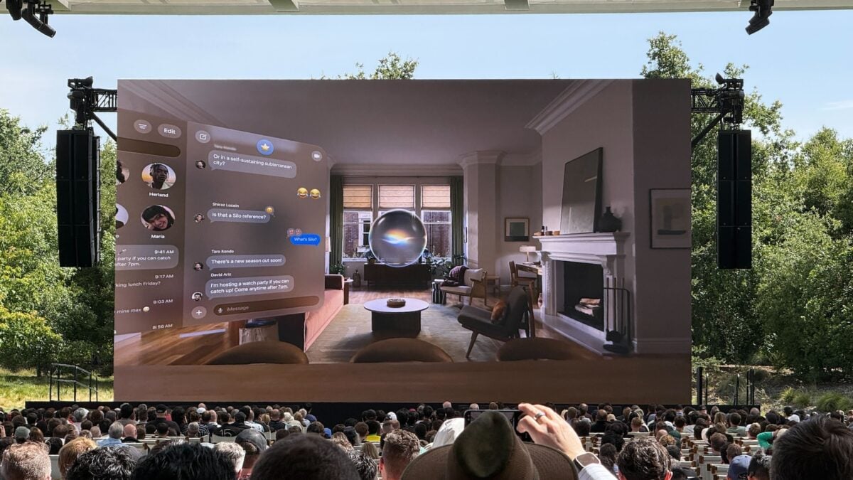 Apple’s Vision Pro Will Stick AI Siri Right in Your Face