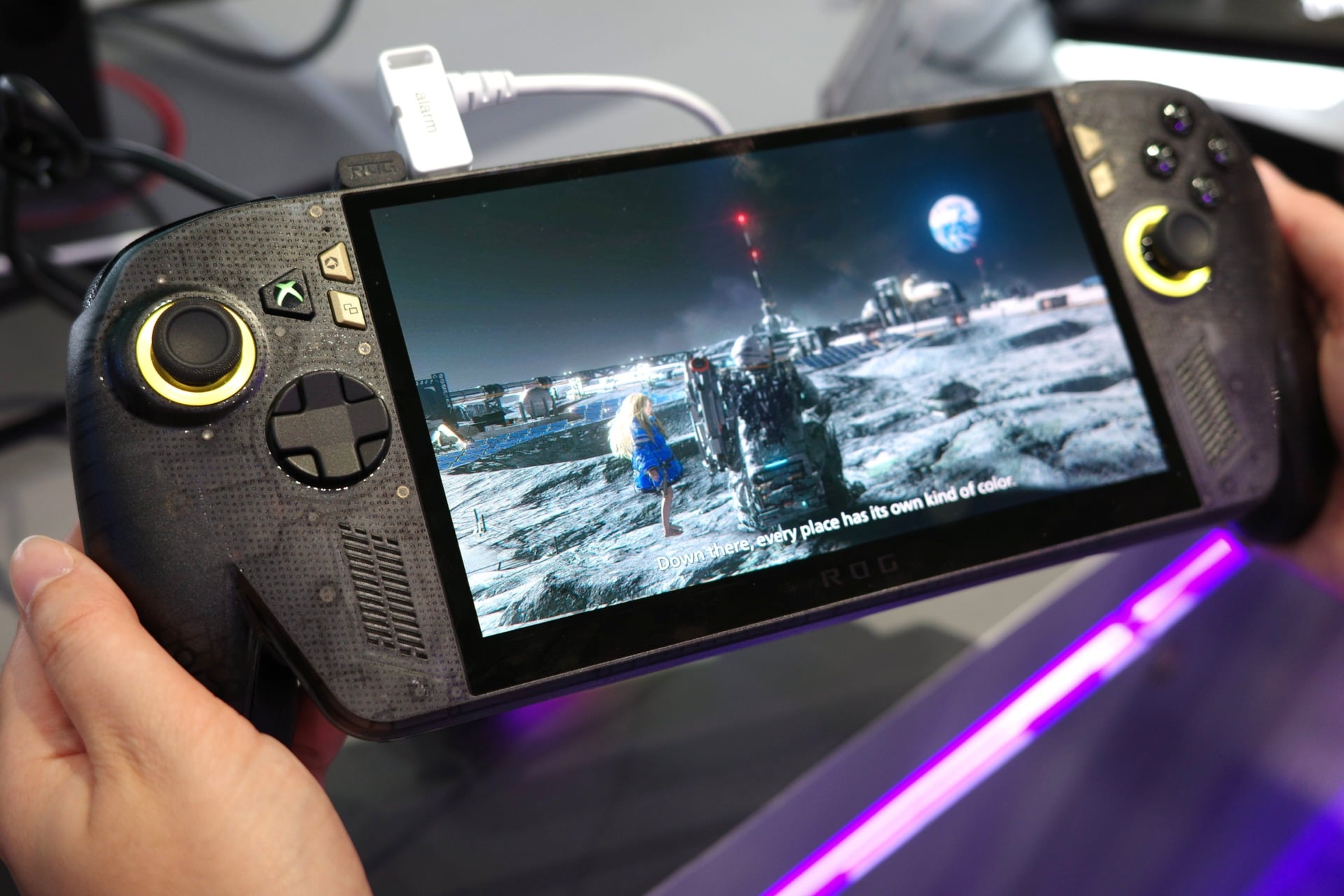 The Asus ROG Xbox Ally X20 sports a sweet transluscent plastic finish, better grips, better buttons, and a freaking beautiful screen.
