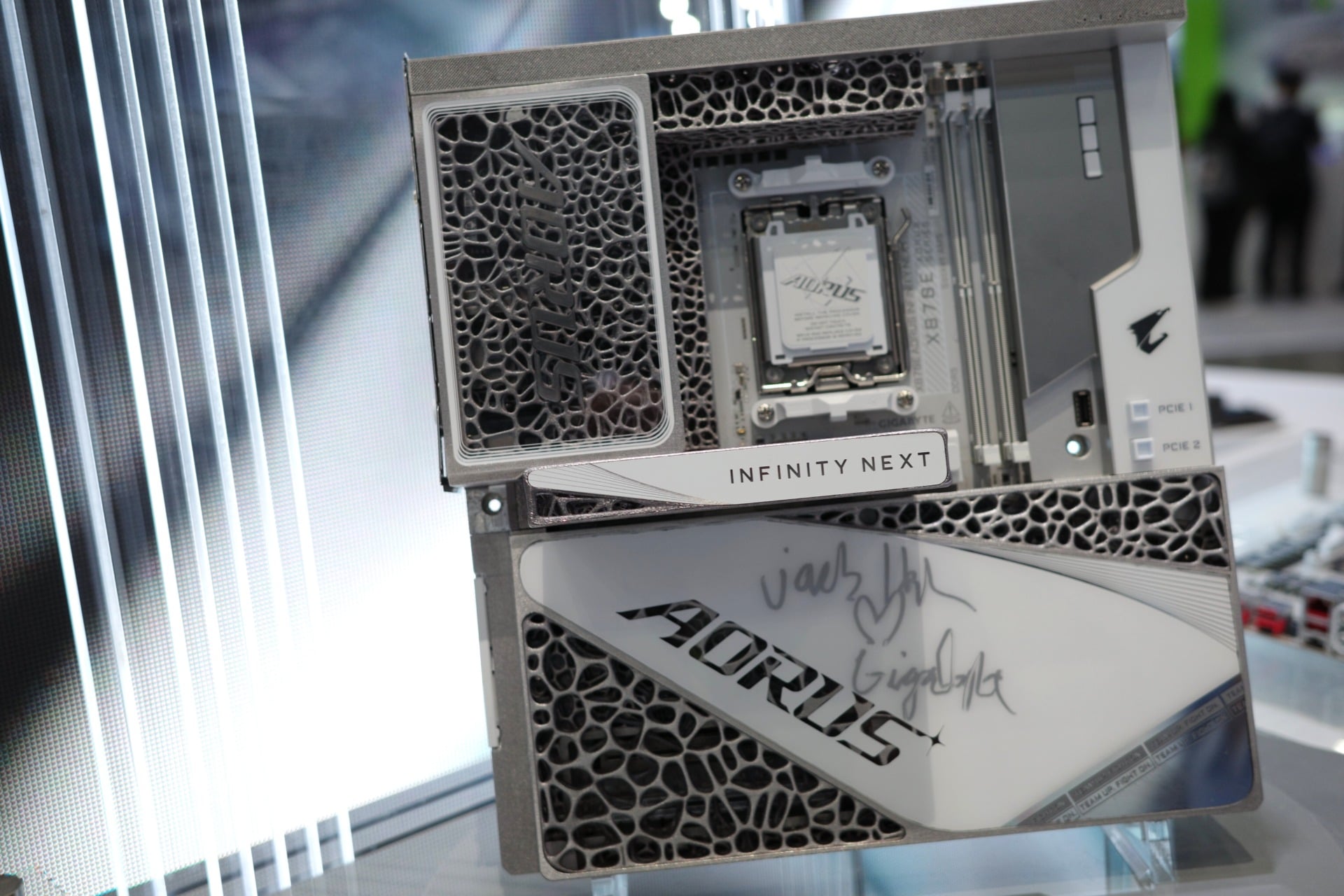 Gigabyte Aorus X870e