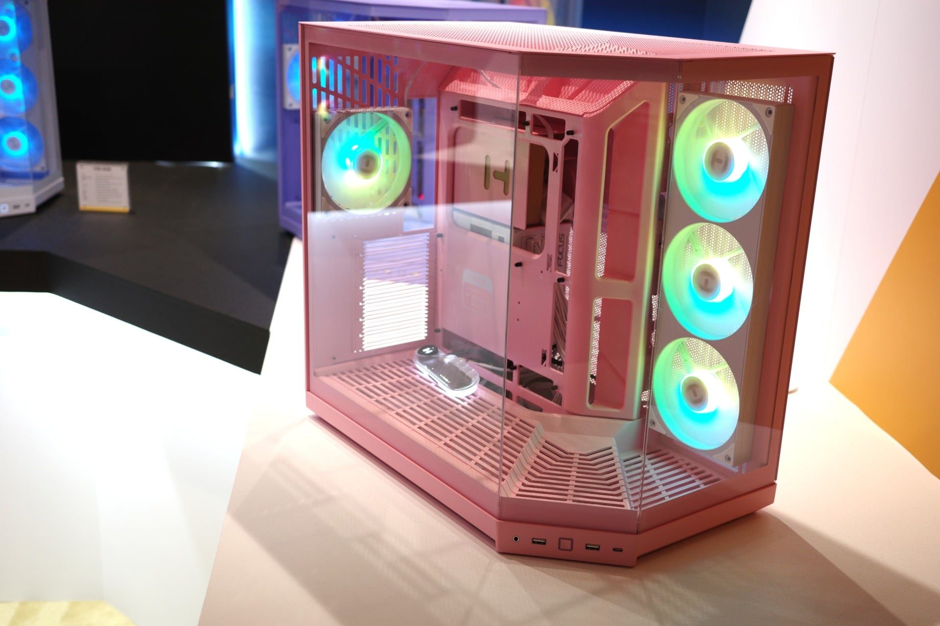 Hyte Y50 Case